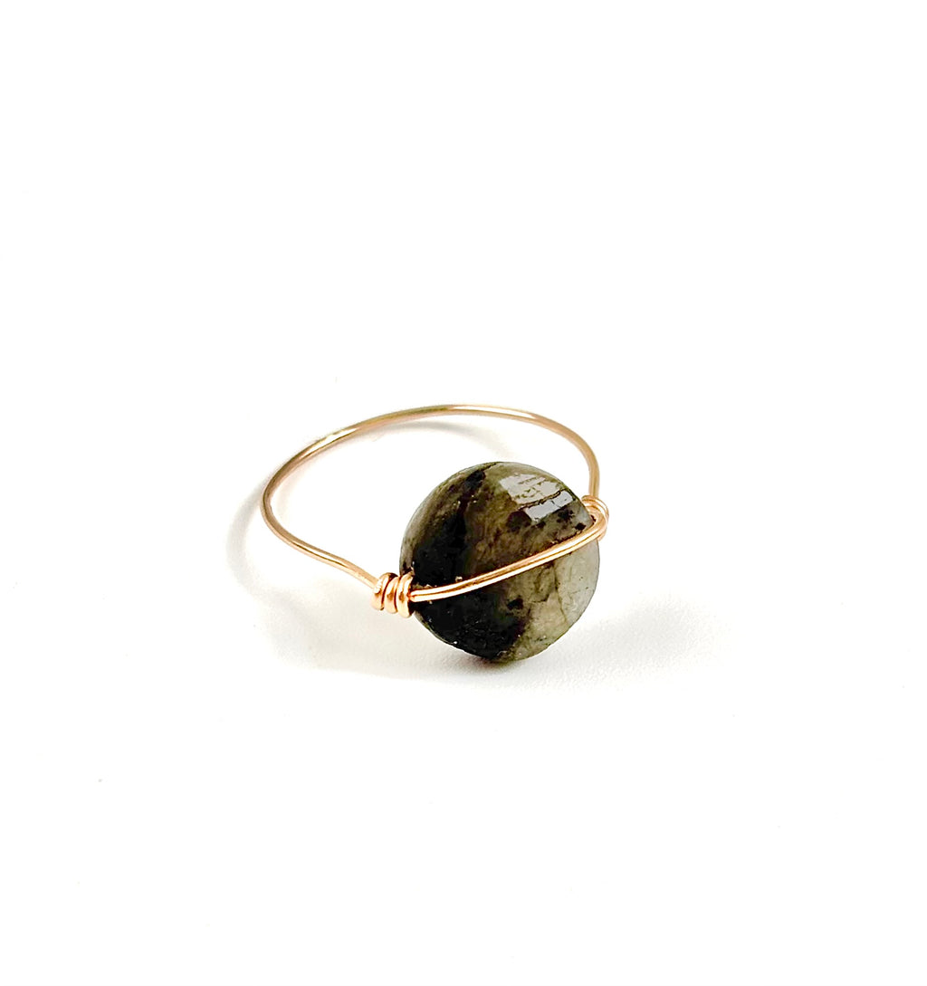 Bague Poton, aventurine ou labradorite facettée et fil gold filled – ËZÜ Bijoux