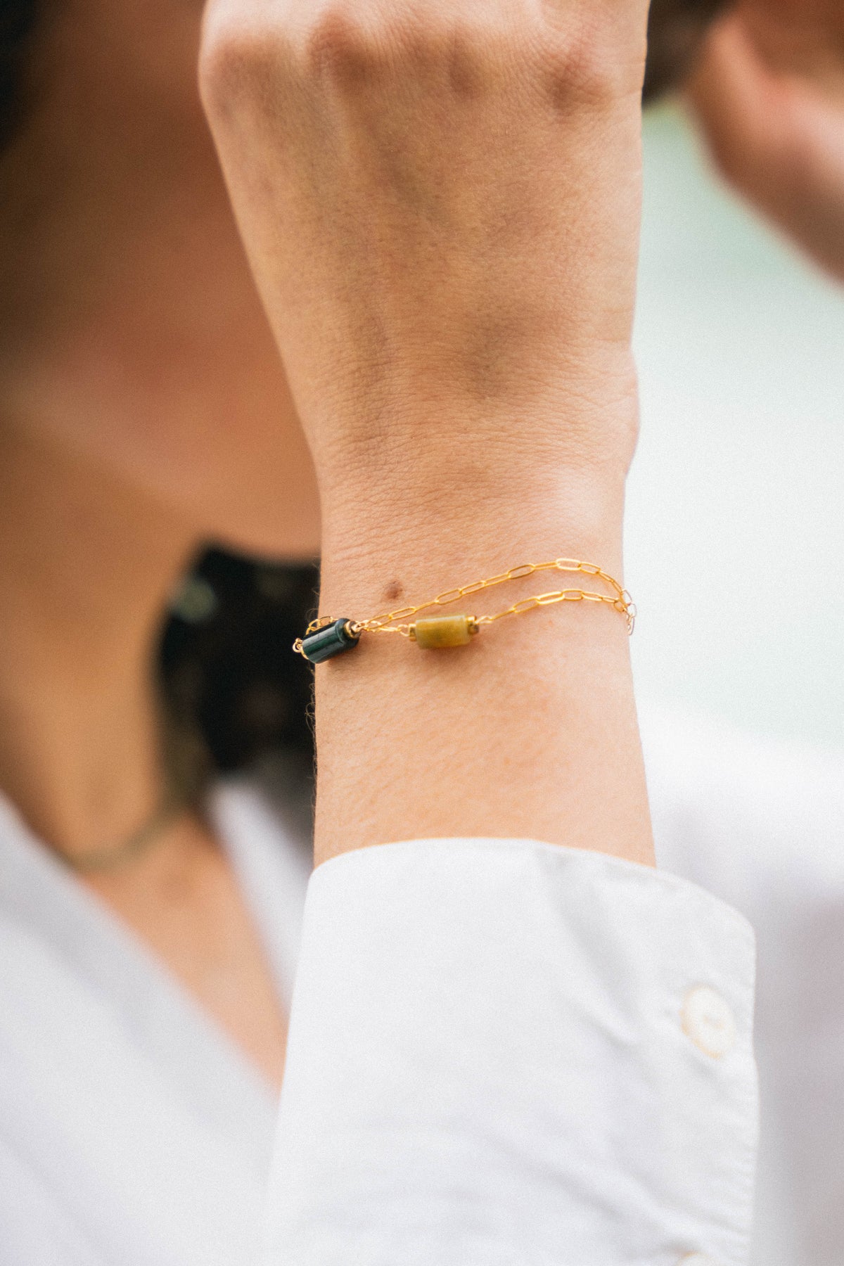 Bracelet Pistou, chaîne fine gold filled et perle d'agate – ËZÜ Bijoux