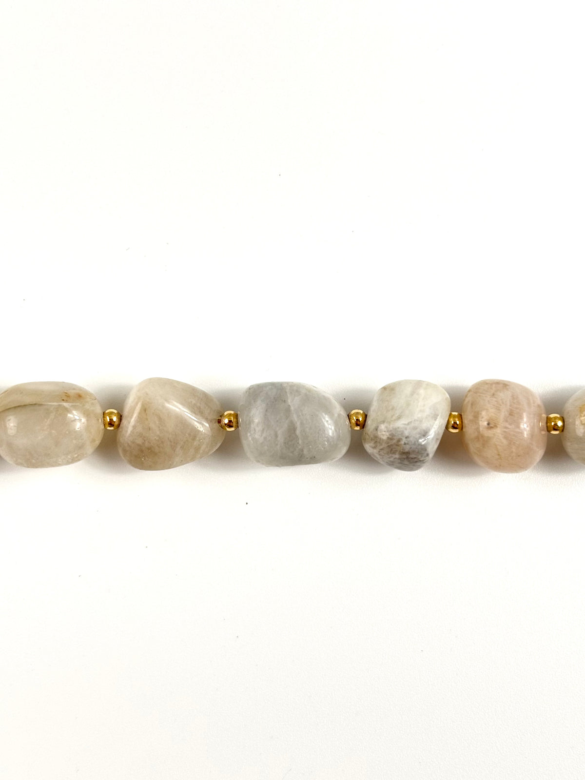Collier Caiou, grosses perles en pierres fines et perles gold filled – ËZÜ Bijoux