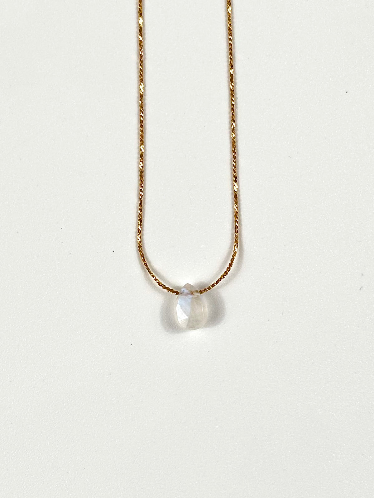 Collier ras de cou Gouto, pierre naturelle en forme de goutte – ËZÜ Bijoux